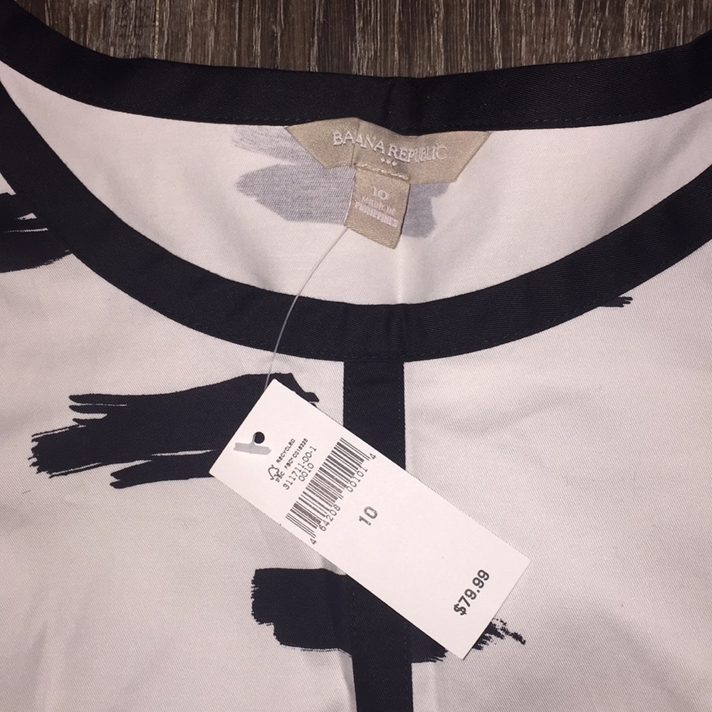 Banana Republic Dress NWT - cut out detail on back - Picture 2 of 4